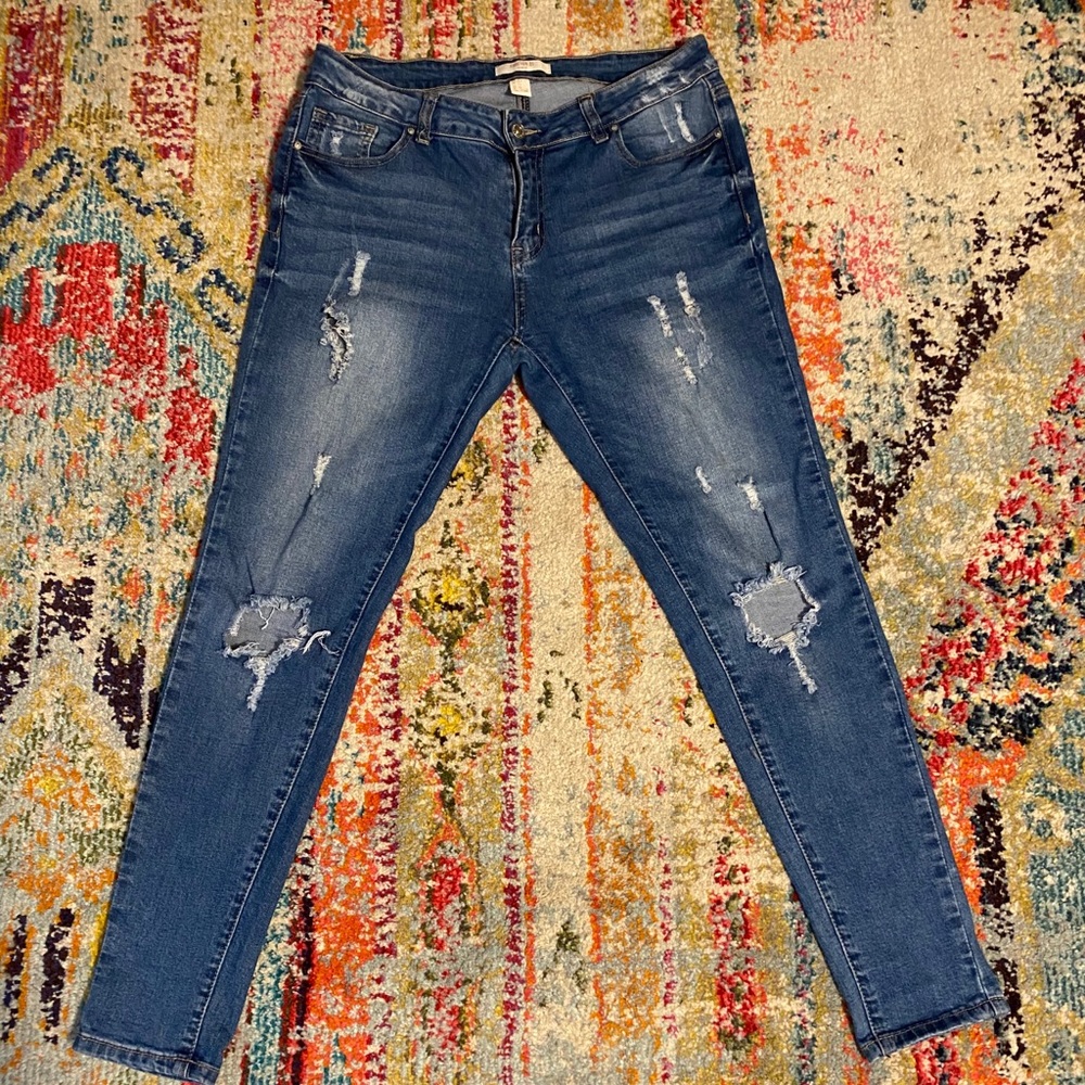 F21 women’s skinny destroyed jeans